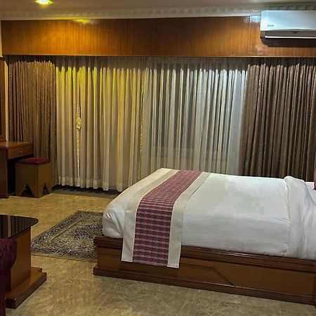 Hotel Earth Light Sauraha Chitwan Exterior photo