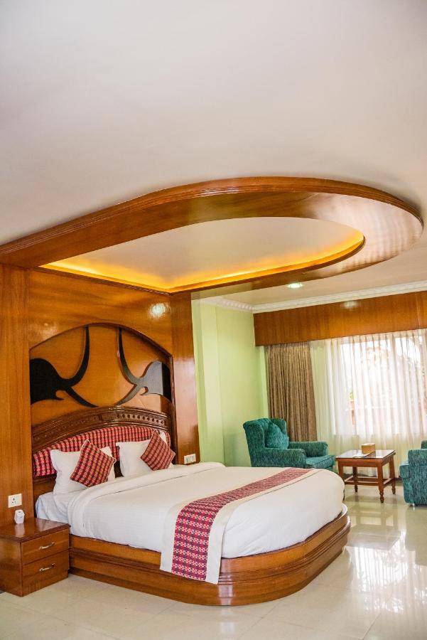 Hotel Earth Light Sauraha Chitwan Exterior photo