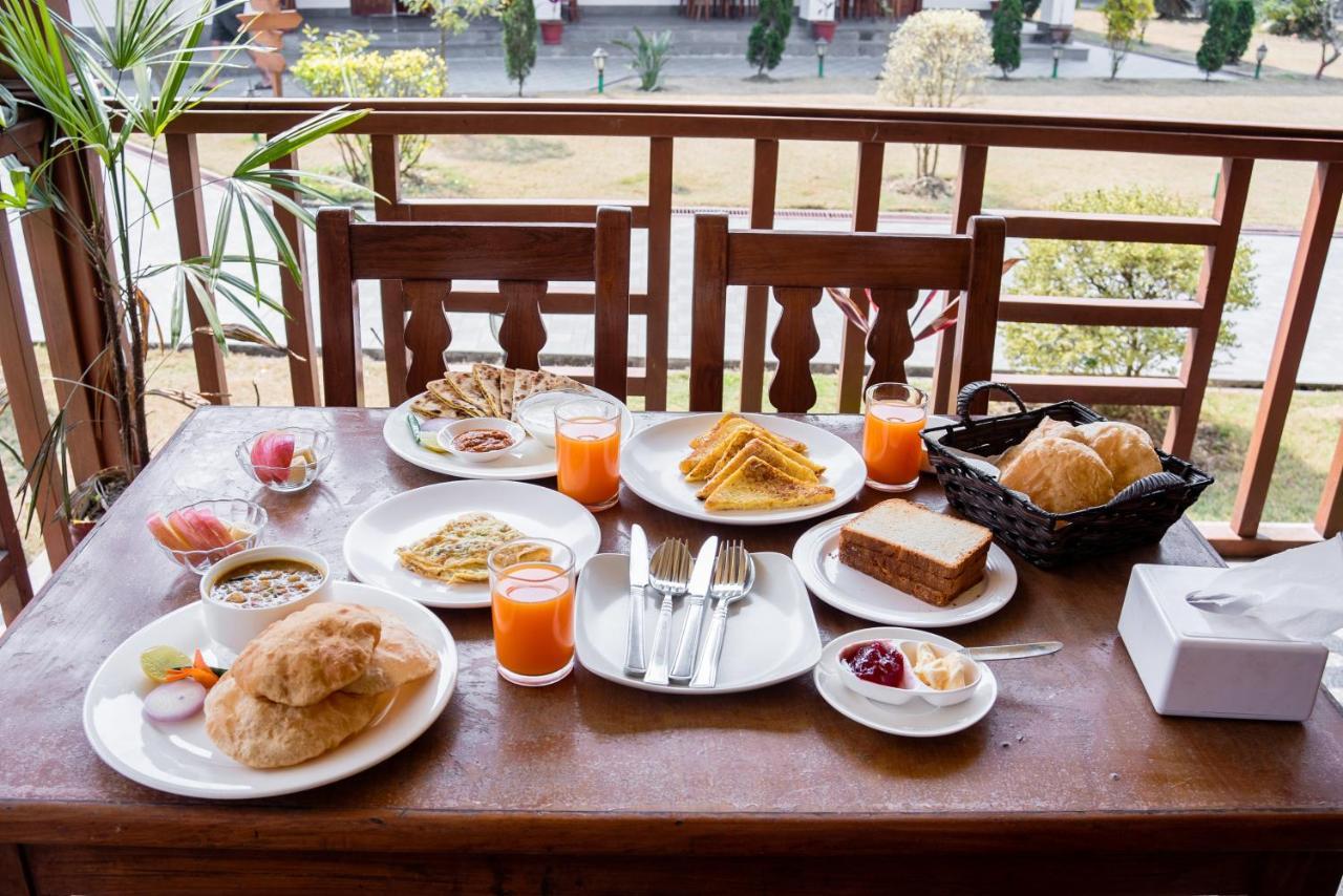 Hotel Earth Light Sauraha Chitwan Exterior photo
