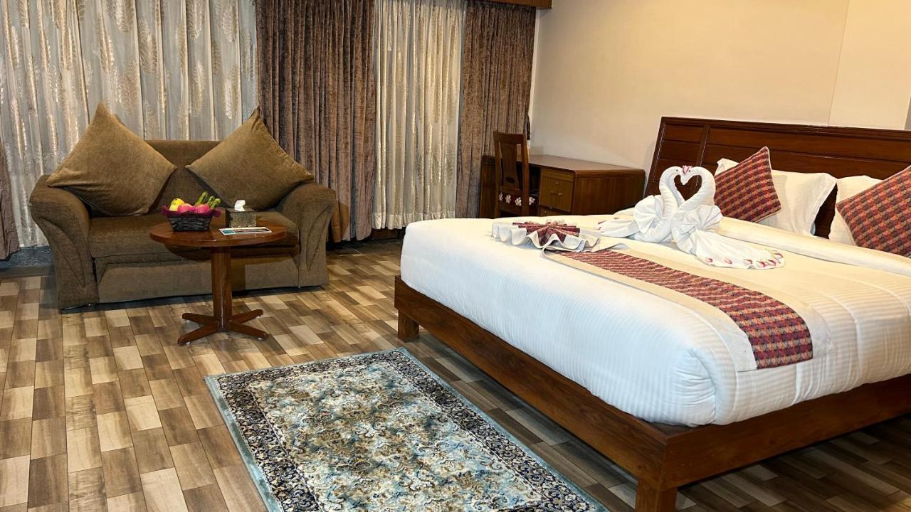 Hotel Earth Light Sauraha Chitwan Exterior photo