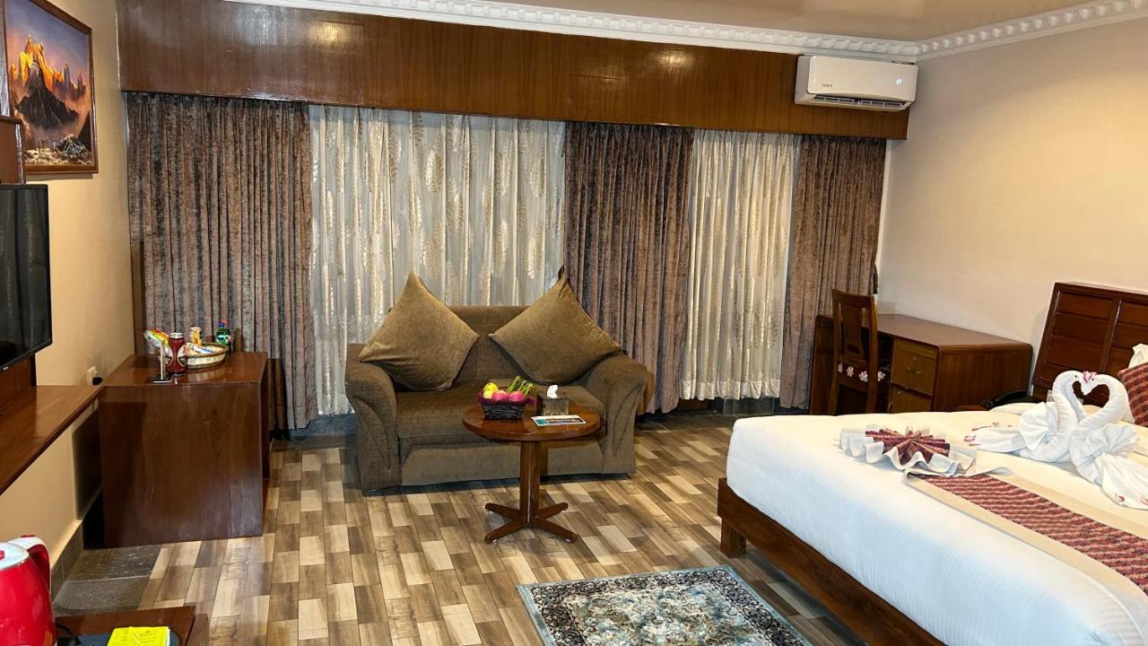 Hotel Earth Light Sauraha Chitwan Exterior photo