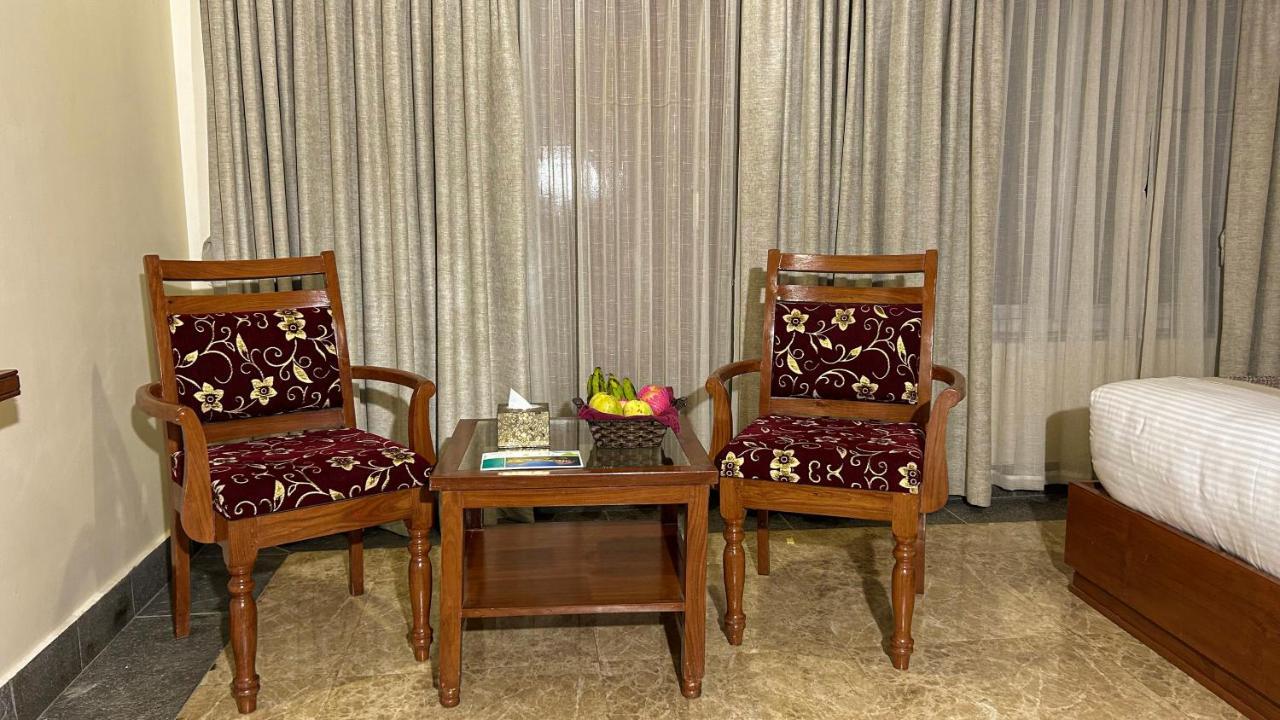 Hotel Earth Light Sauraha Chitwan Exterior photo