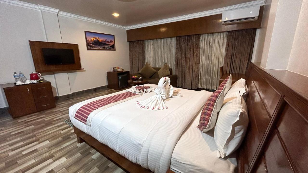 Hotel Earth Light Sauraha Chitwan Exterior photo