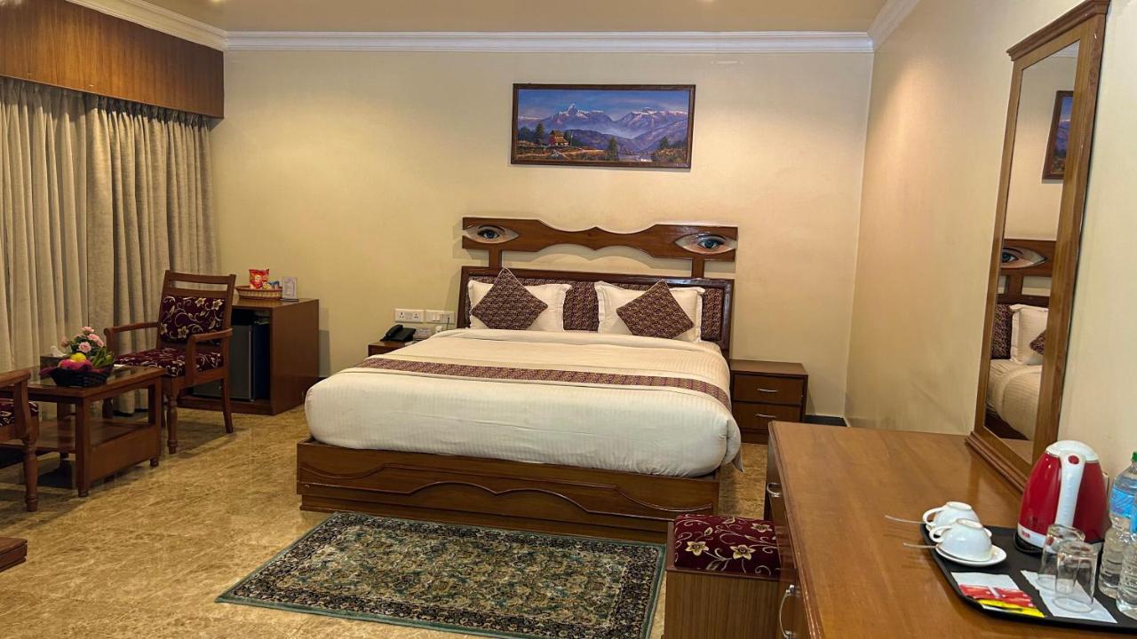 Hotel Earth Light Sauraha Chitwan Exterior photo