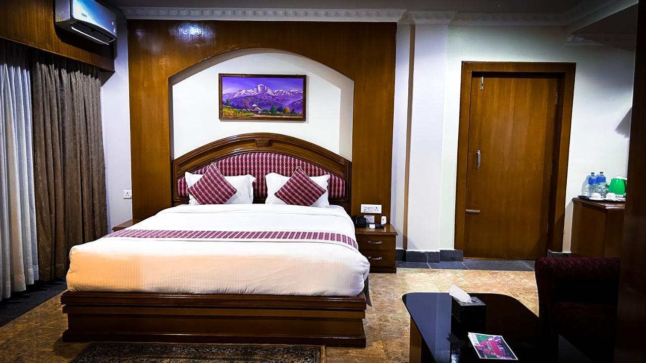 Hotel Earth Light Sauraha Chitwan Exterior photo