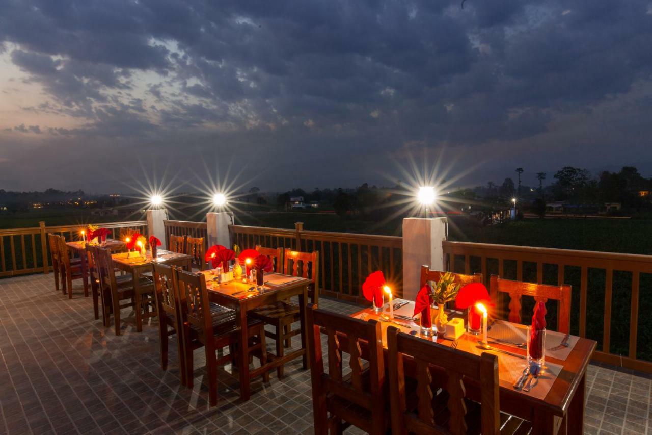Hotel Earth Light Sauraha Chitwan Exterior photo