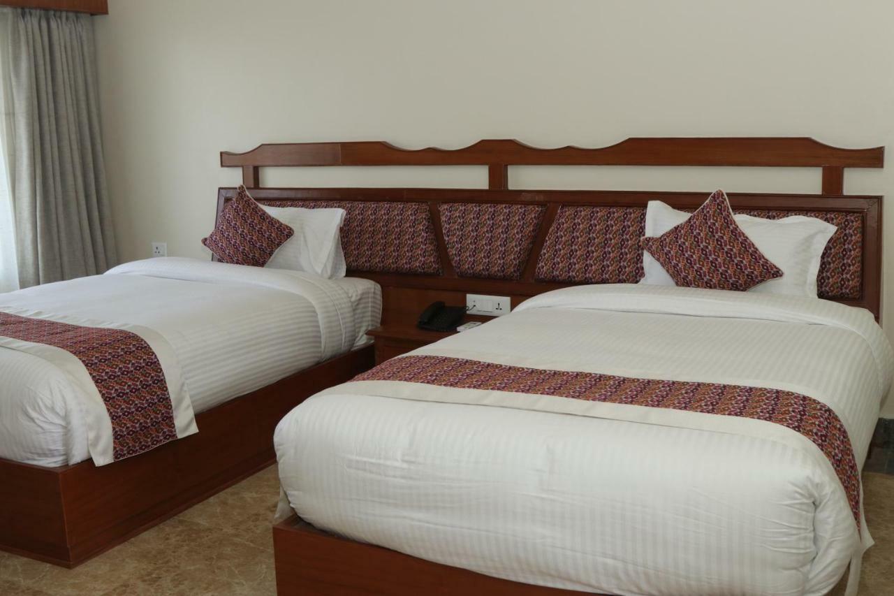 Hotel Earth Light Sauraha Chitwan Exterior photo