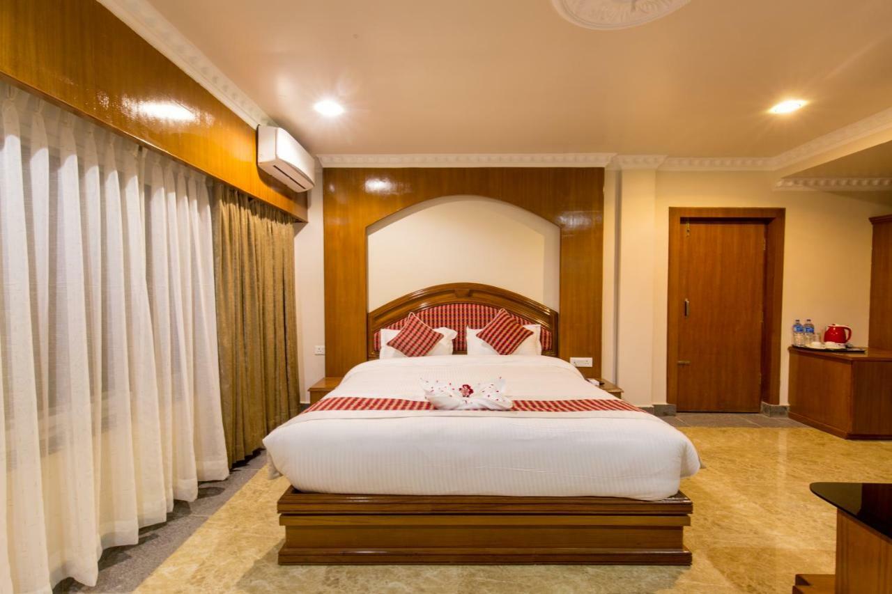 Hotel Earth Light Sauraha Chitwan Exterior photo